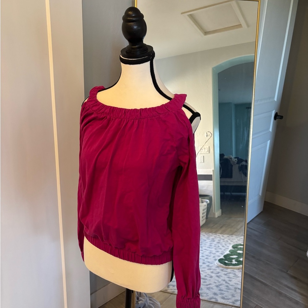 Women's Cold Shoulder Top in Fuchsia